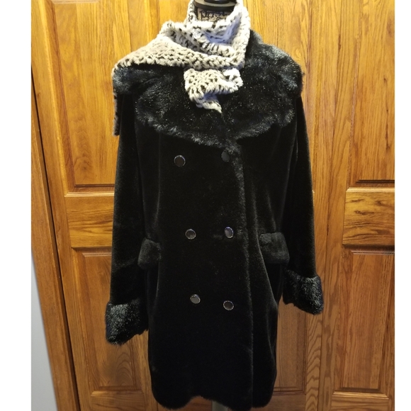 vintage 1960s Jackets & Blazers - Gorgeous 1960s vintage black faux fur coat!